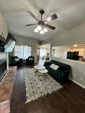 Cheerful four bedroom house with fire pit and patio